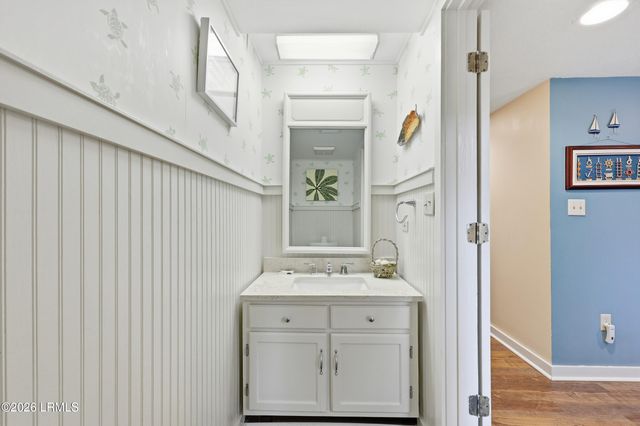 113 Shipyard Dr Apt 198, Hilton Head Island, SC 29928