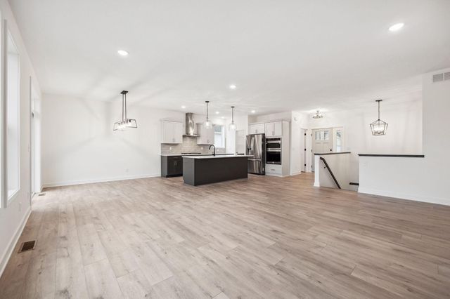 7665 22nd Avenue E, Shakopee, MN 55379