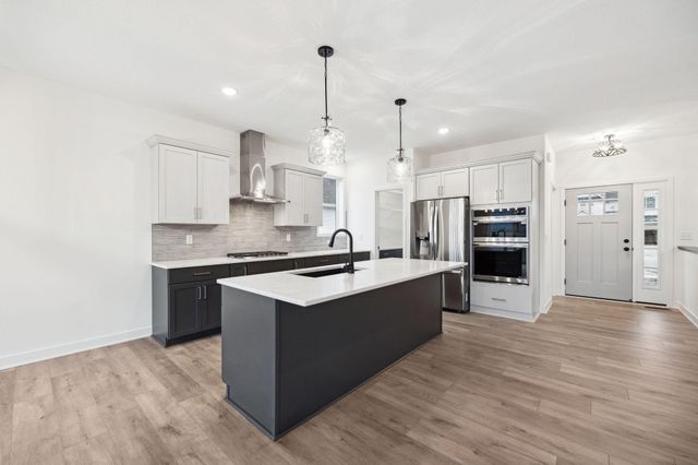 7665 22nd Avenue E, Shakopee, MN 55379