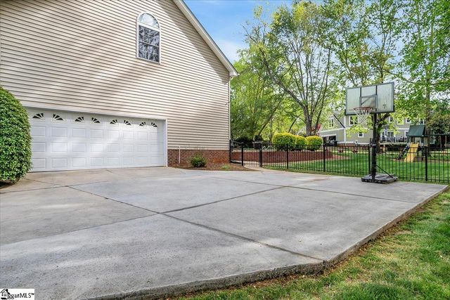 1300 Plantation Drive, Simpsonville, SC 29681