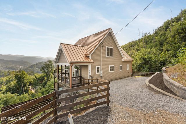 647 Kristis Place, Gatlinburg, TN 37738