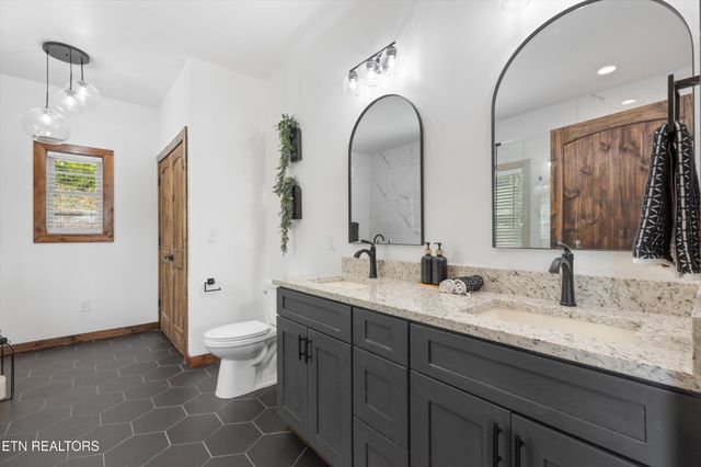 647 Kristis Place, Gatlinburg, TN 37738