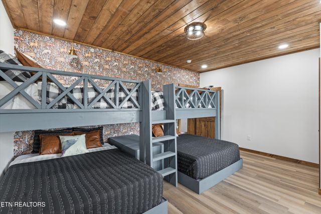 647 Kristis Place, Gatlinburg, TN 37738
