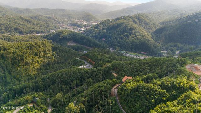 647 Kristis Place, Gatlinburg, TN 37738