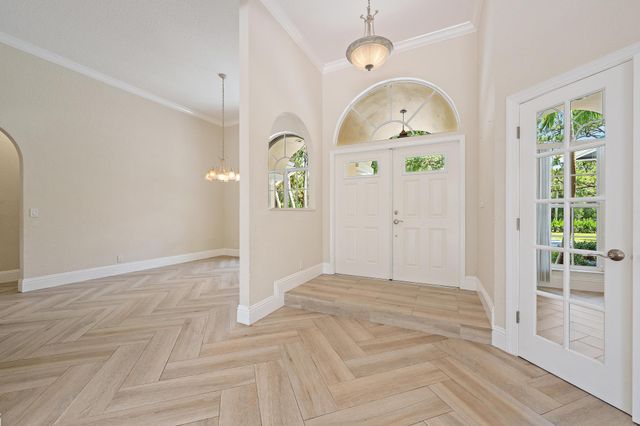 7087 N 155th Pl Place N, Palm Beach Gardens, FL 33418