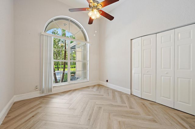 7087 N 155th Pl Place N, Palm Beach Gardens, FL 33418