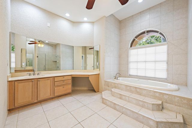 7087 N 155th Pl Place N, Palm Beach Gardens, FL 33418