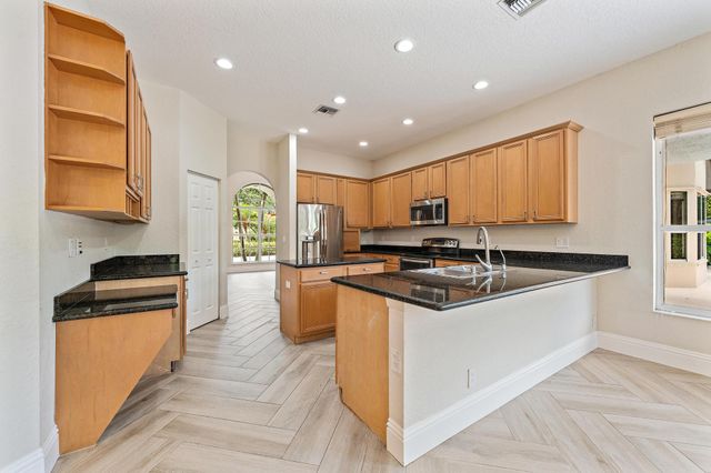 7087 N 155th Pl Place N, Palm Beach Gardens, FL 33418