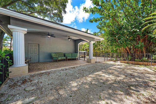 7087 N 155th Pl Place N, Palm Beach Gardens, FL 33418