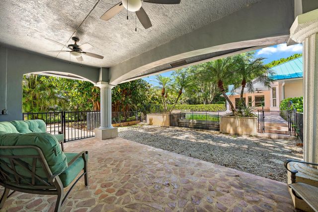 7087 N 155th Pl Place N, Palm Beach Gardens, FL 33418