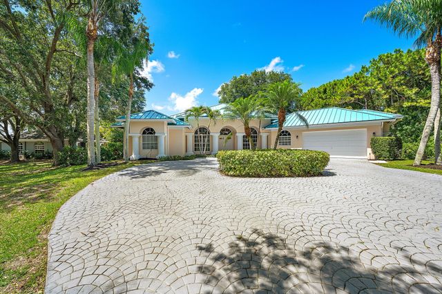 7087 N 155th Pl Place N, Palm Beach Gardens, FL 33418