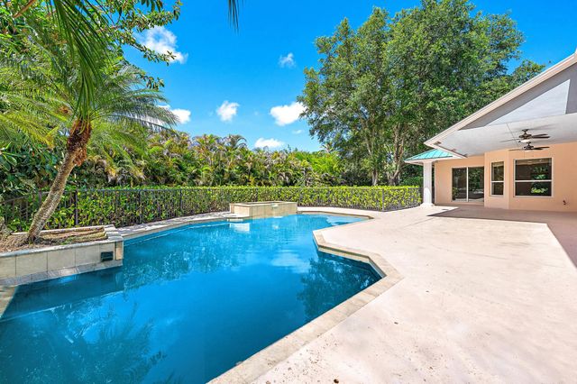 7087 N 155th Pl Place N, Palm Beach Gardens, FL 33418