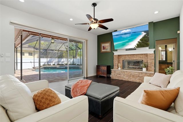 10555 SHADY OAK LANE, Seminole, FL 33777