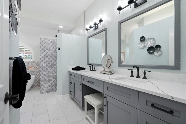 10555 SHADY OAK LANE, Seminole, FL 33777