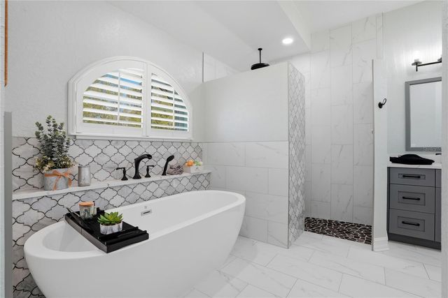 10555 SHADY OAK LANE, Seminole, FL 33777