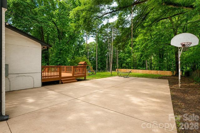 833 Knowles Drive, Dallas, NC 28034
