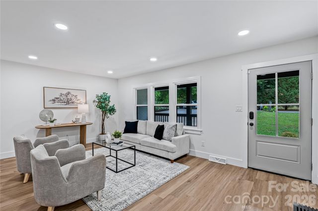 833 Knowles Drive, Dallas, NC 28034