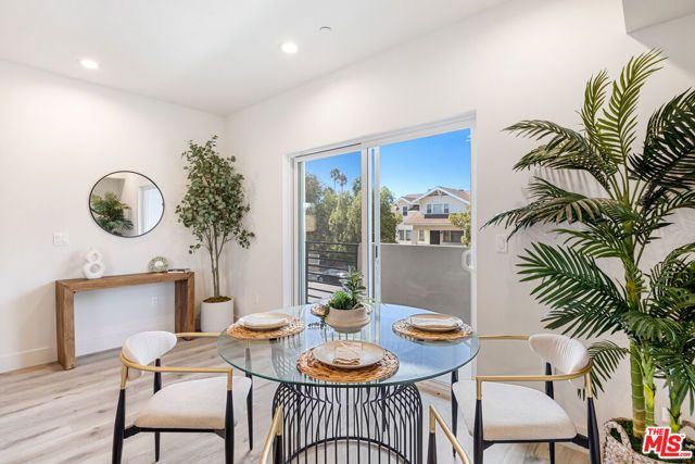 220 N Coronado Street, Los Angeles, CA 90026