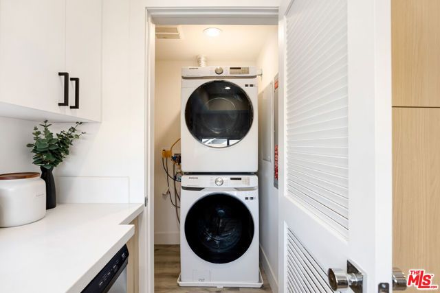 220 N Coronado Street, Los Angeles, CA 90026