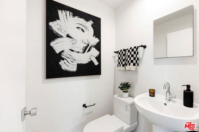 220 N Coronado Street, Los Angeles, CA 90026