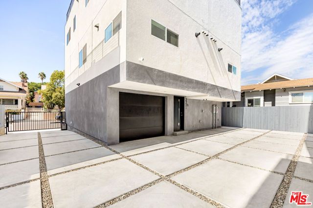 220 N Coronado Street, Los Angeles, CA 90026