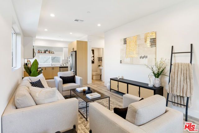 220 N Coronado Street, Los Angeles, CA 90026