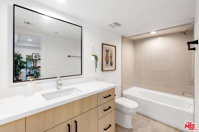 220 N Coronado Street, Los Angeles, CA 90026