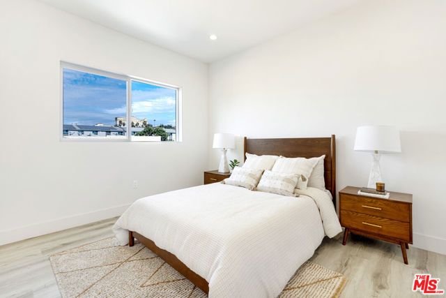 220 N Coronado Street, Los Angeles, CA 90026