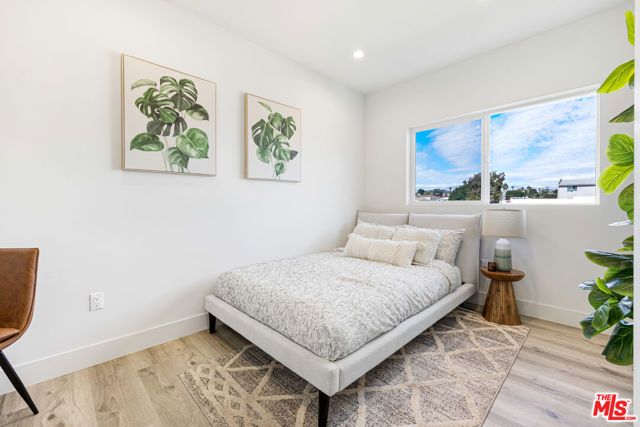 220 N Coronado Street, Los Angeles, CA 90026