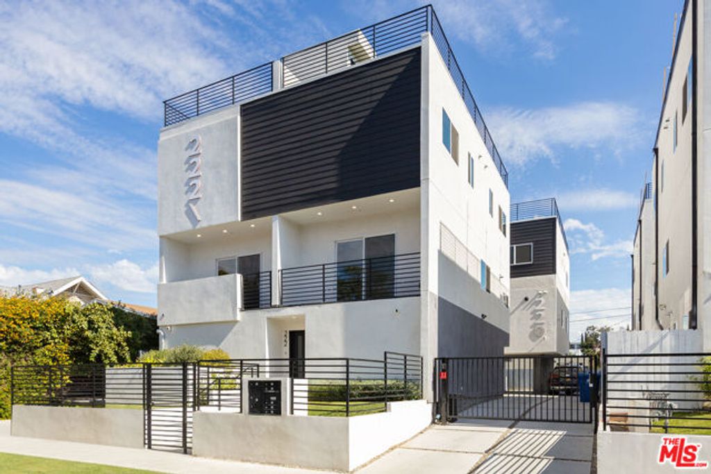 220 N Coronado Street, Los Angeles, CA 90026