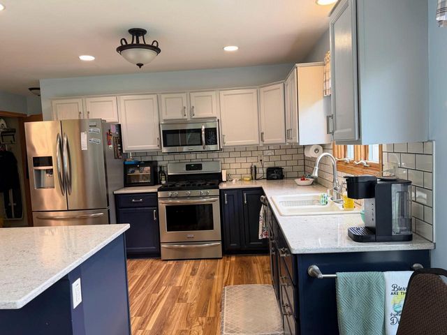732 Sunnyview DRIVE, Mount Pleasant, WI 53406