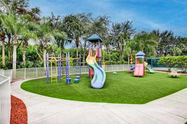 21209 Via Ventura, Boca Raton, FL 33433