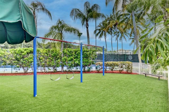 21209 Via Ventura, Boca Raton, FL 33433