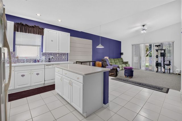 21209 Via Ventura, Boca Raton, FL 33433