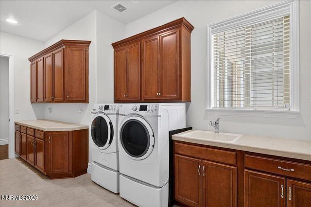 6527 Rey Del Sierra Court, Sparks, NV 89436