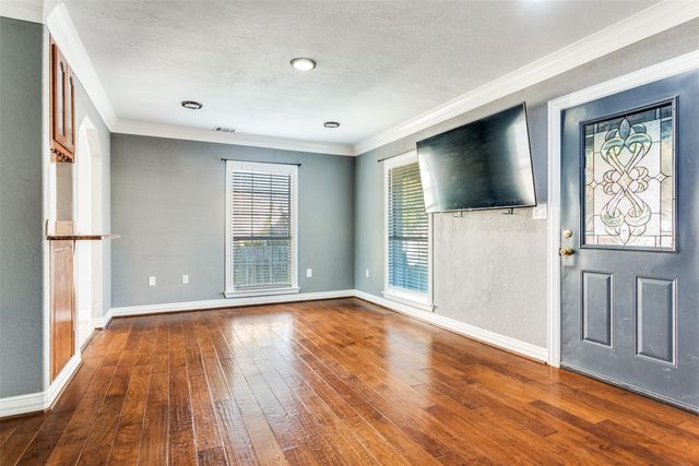 3216 Meadowbrook Drive, Fort Worth, TX 76103