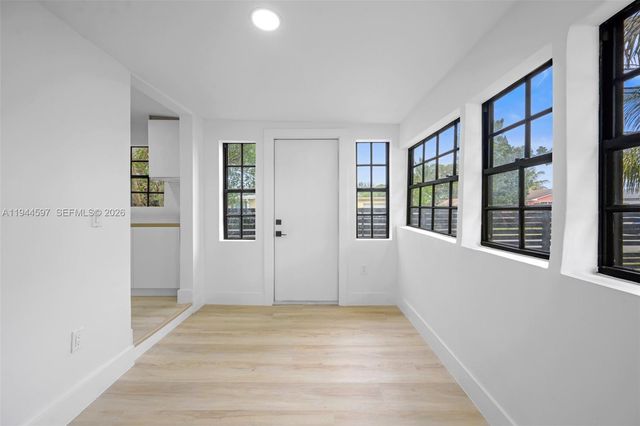 1995 NW 58th St, Miami, FL 33142