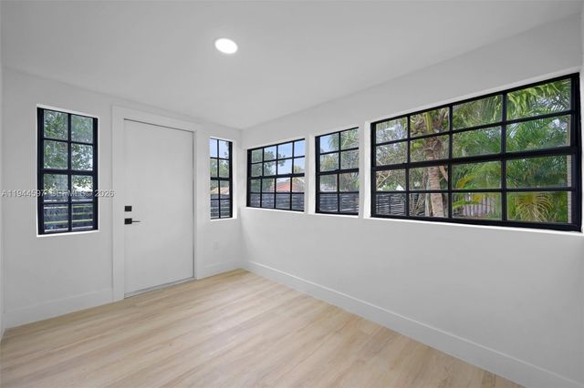 1995 NW 58th St, Miami, FL 33142