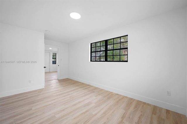 1995 NW 58th St, Miami, FL 33142