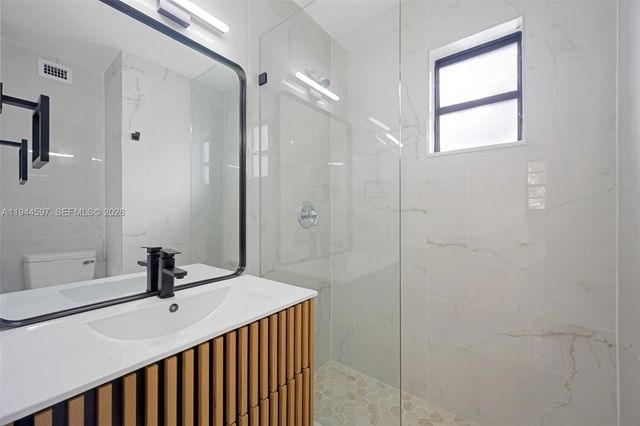 1995 NW 58th St, Miami, FL 33142