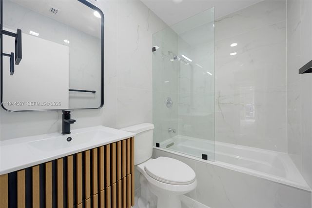 1995 NW 58th St, Miami, FL 33142