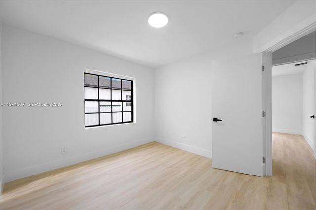 1995 NW 58th St, Miami, FL 33142