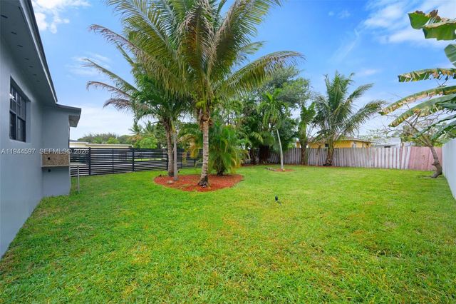 1995 NW 58th St, Miami, FL 33142