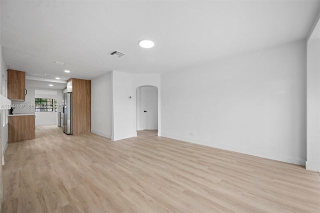 1995 NW 58th St, Miami, FL 33142