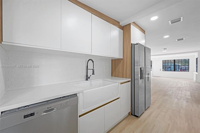 1995 NW 58th St, Miami, FL 33142