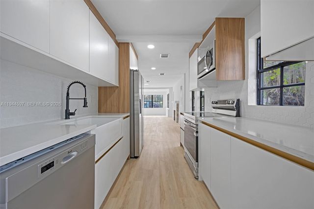 1995 NW 58th St, Miami, FL 33142