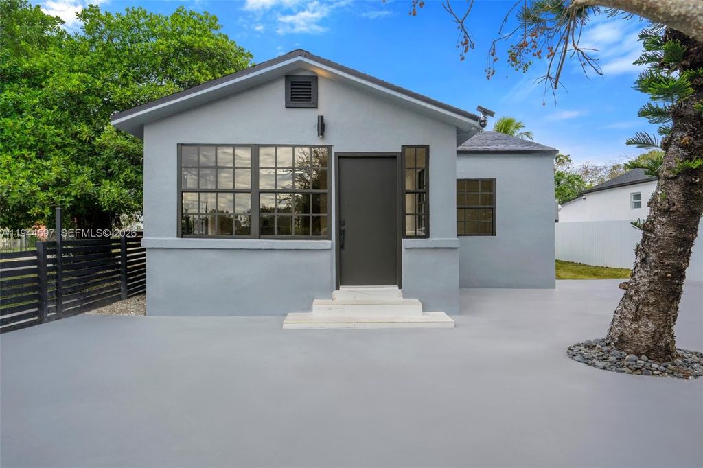 1995 NW 58th St, Miami, FL 33142