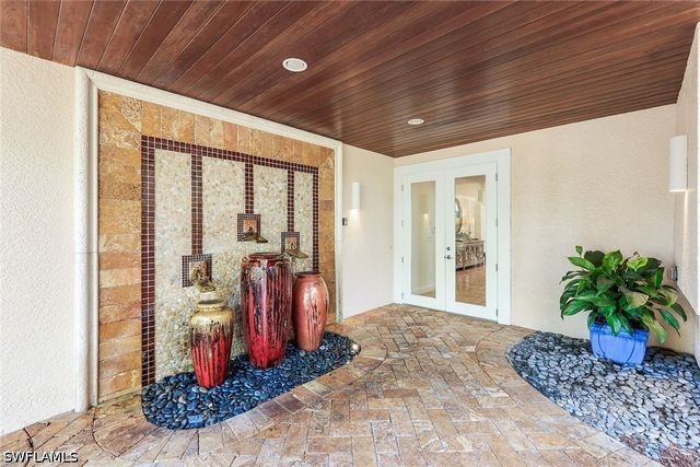 210 Central AVE, Naples, FL 34102