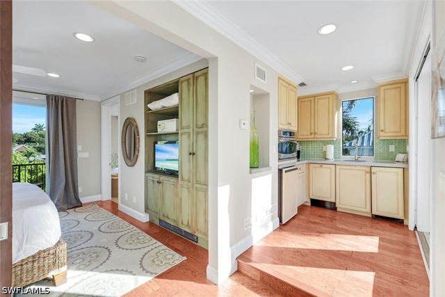 210 Central AVE, Naples, FL 34102