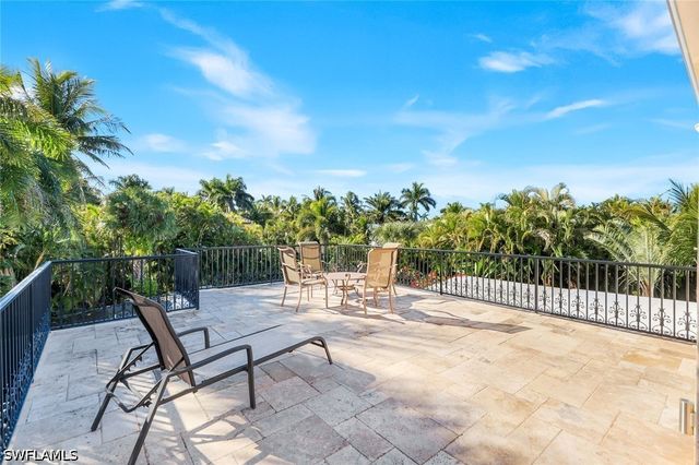 210 Central AVE, Naples, FL 34102